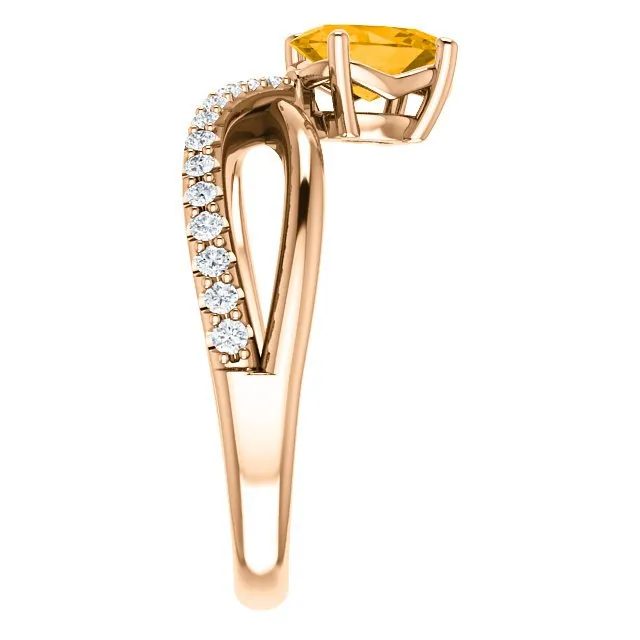 14KT GOLD 0.72 CT CITRINE & 1/10 CTW DIAMOND BYPASS RING