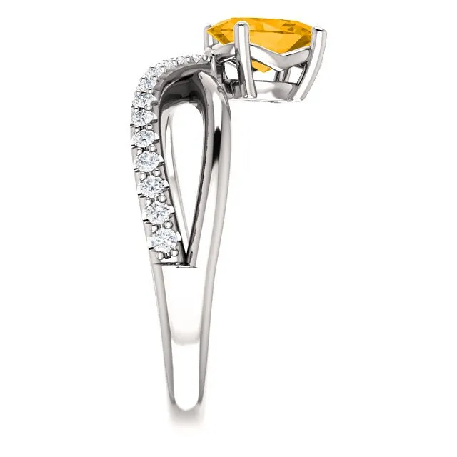 14KT GOLD 0.72 CT CITRINE & 1/10 CTW DIAMOND BYPASS RING