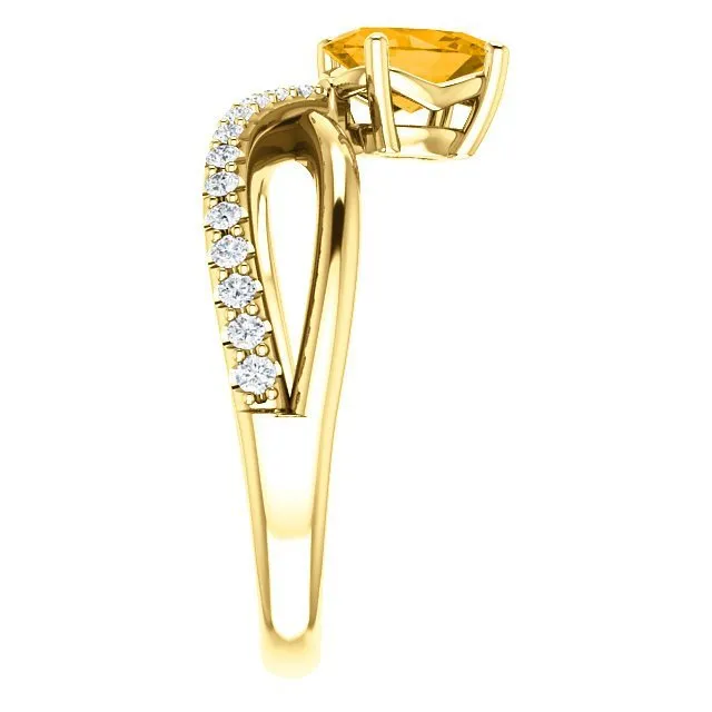 14KT GOLD 0.72 CT CITRINE & 1/10 CTW DIAMOND BYPASS RING