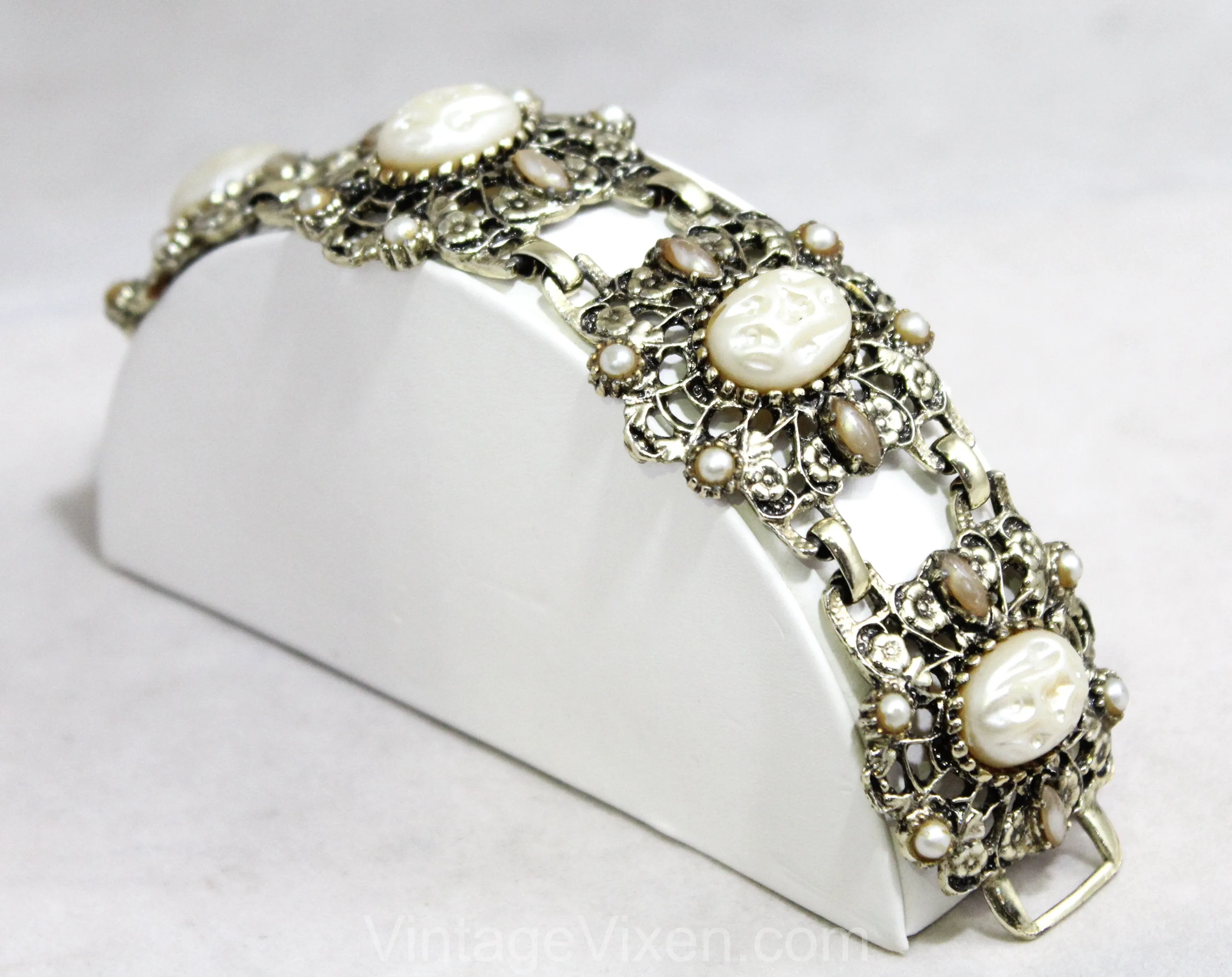 1950s Victorian Inspired Bracelet - 50s Baroque Faux Pearls Panel Bracelet - Antique Look Filigree Metal - White Gold Champagne - 50451