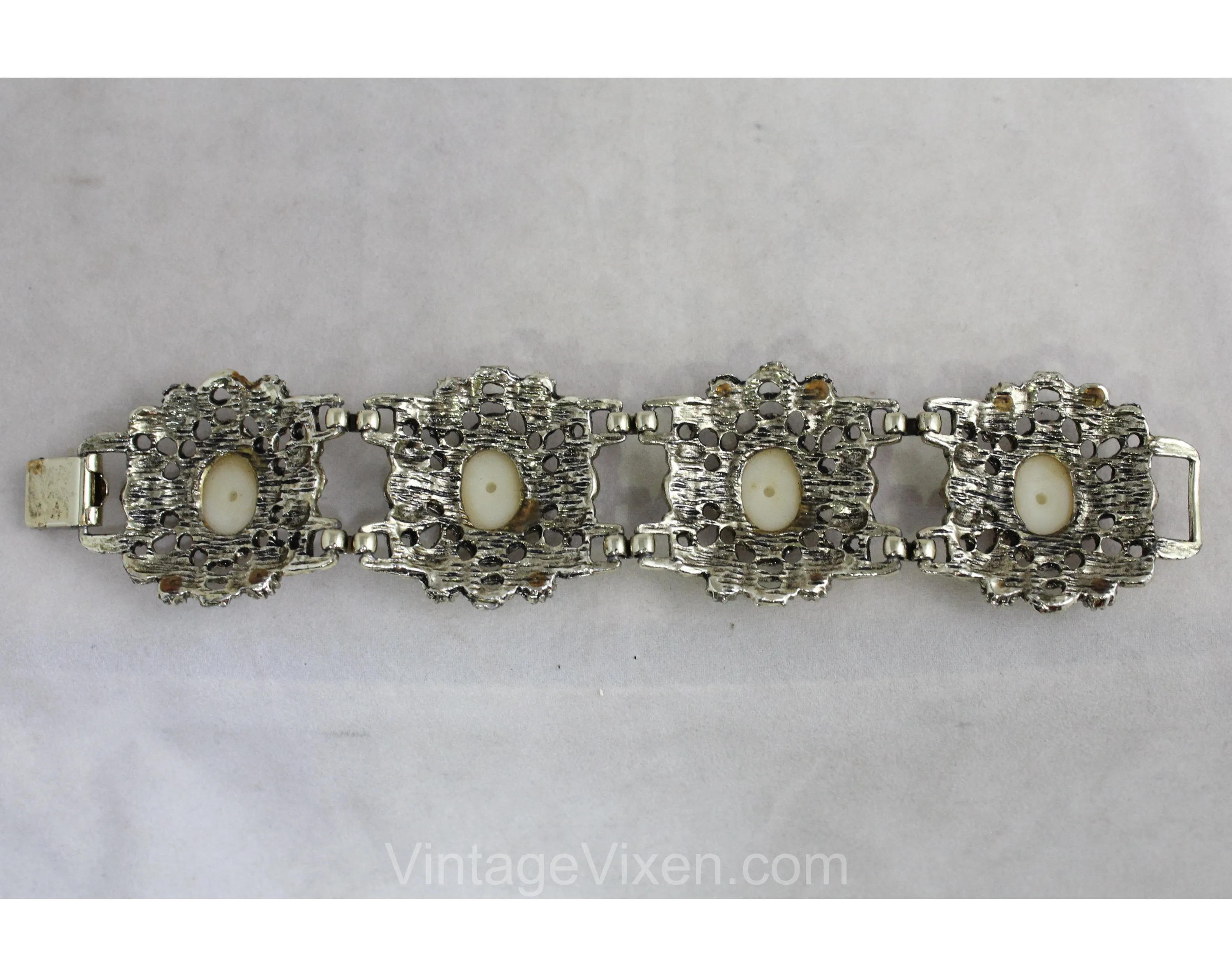 1950s Victorian Inspired Bracelet - 50s Baroque Faux Pearls Panel Bracelet - Antique Look Filigree Metal - White Gold Champagne - 50451