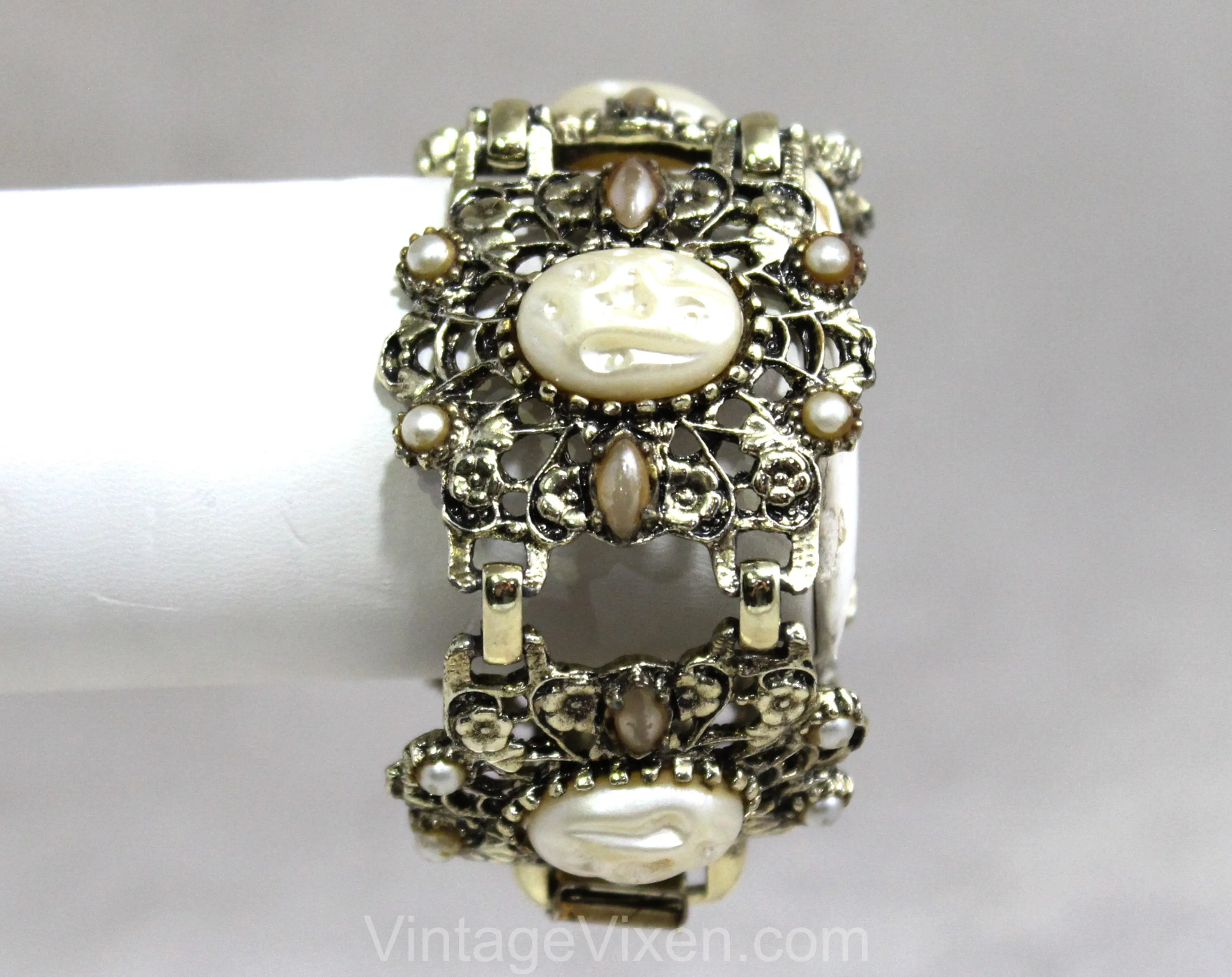 1950s Victorian Inspired Bracelet - 50s Baroque Faux Pearls Panel Bracelet - Antique Look Filigree Metal - White Gold Champagne - 50451