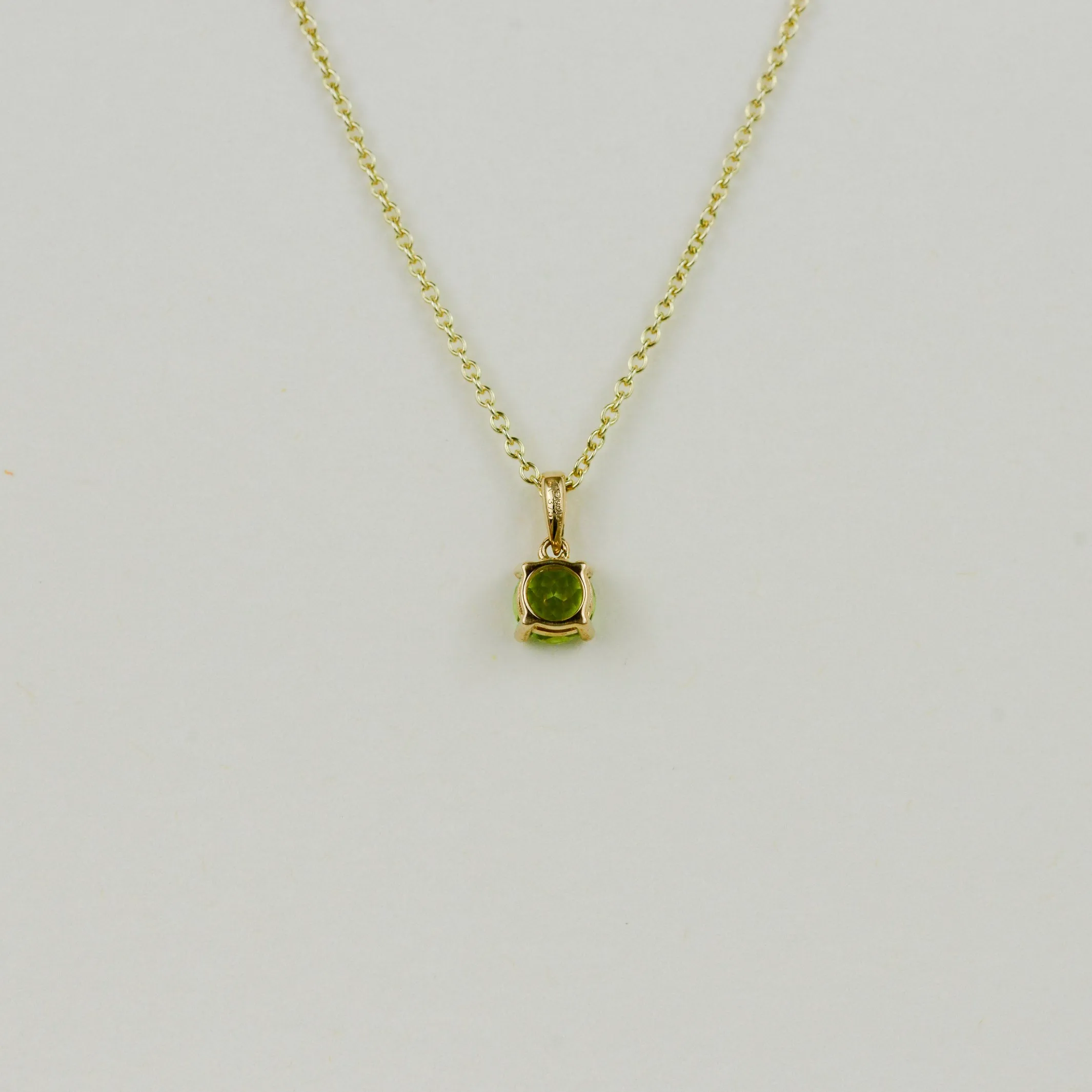 9ct Yellow Gold 0.62ct Round Peridot Pendant
