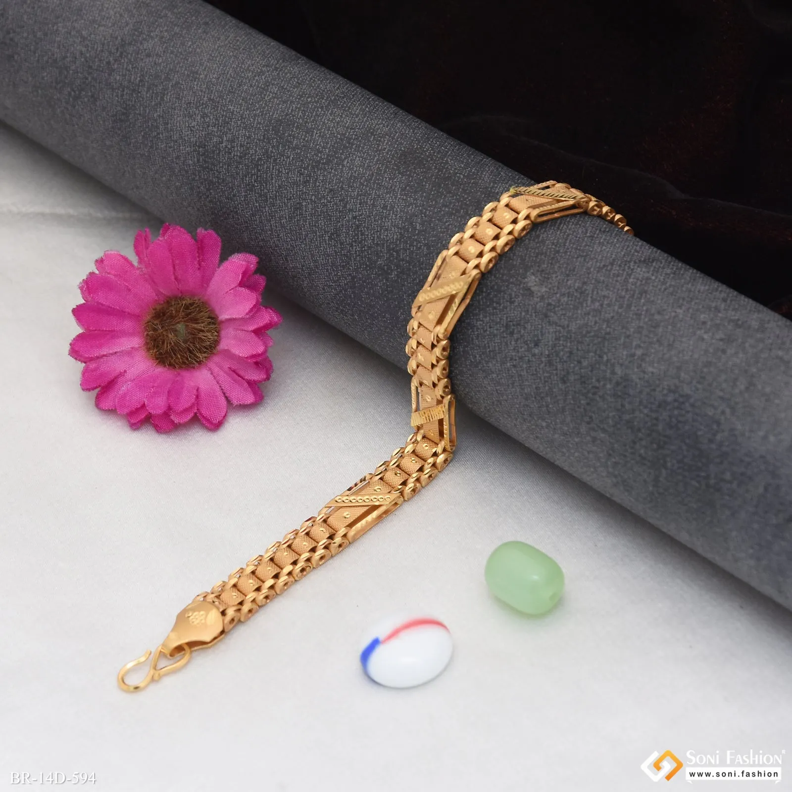 Excellent Design Gold Plated Box Bracelet for Men - Style D594
