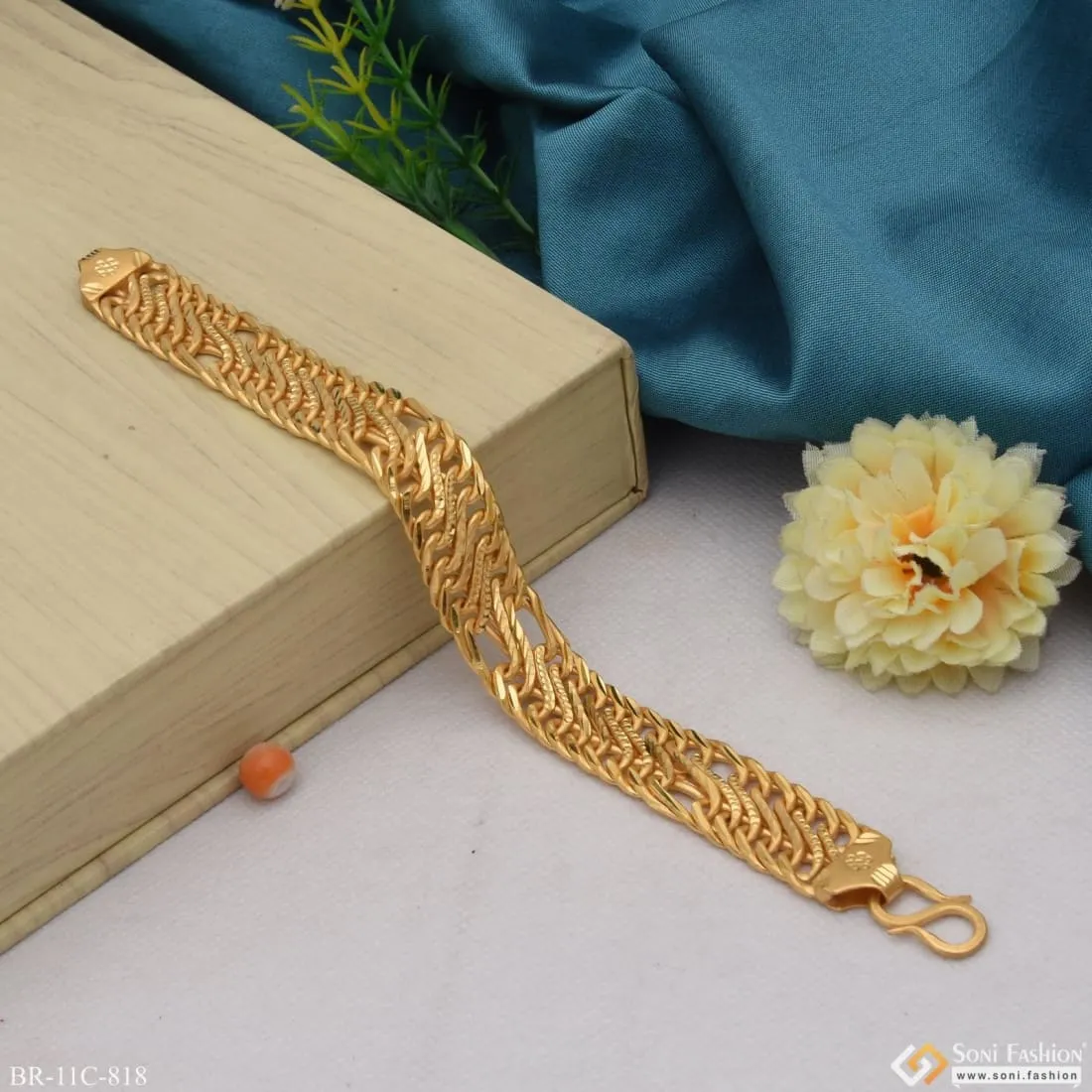 Linked Superior Quality Gorgeous Design Gold Plated Bracelet for Men - Style C818