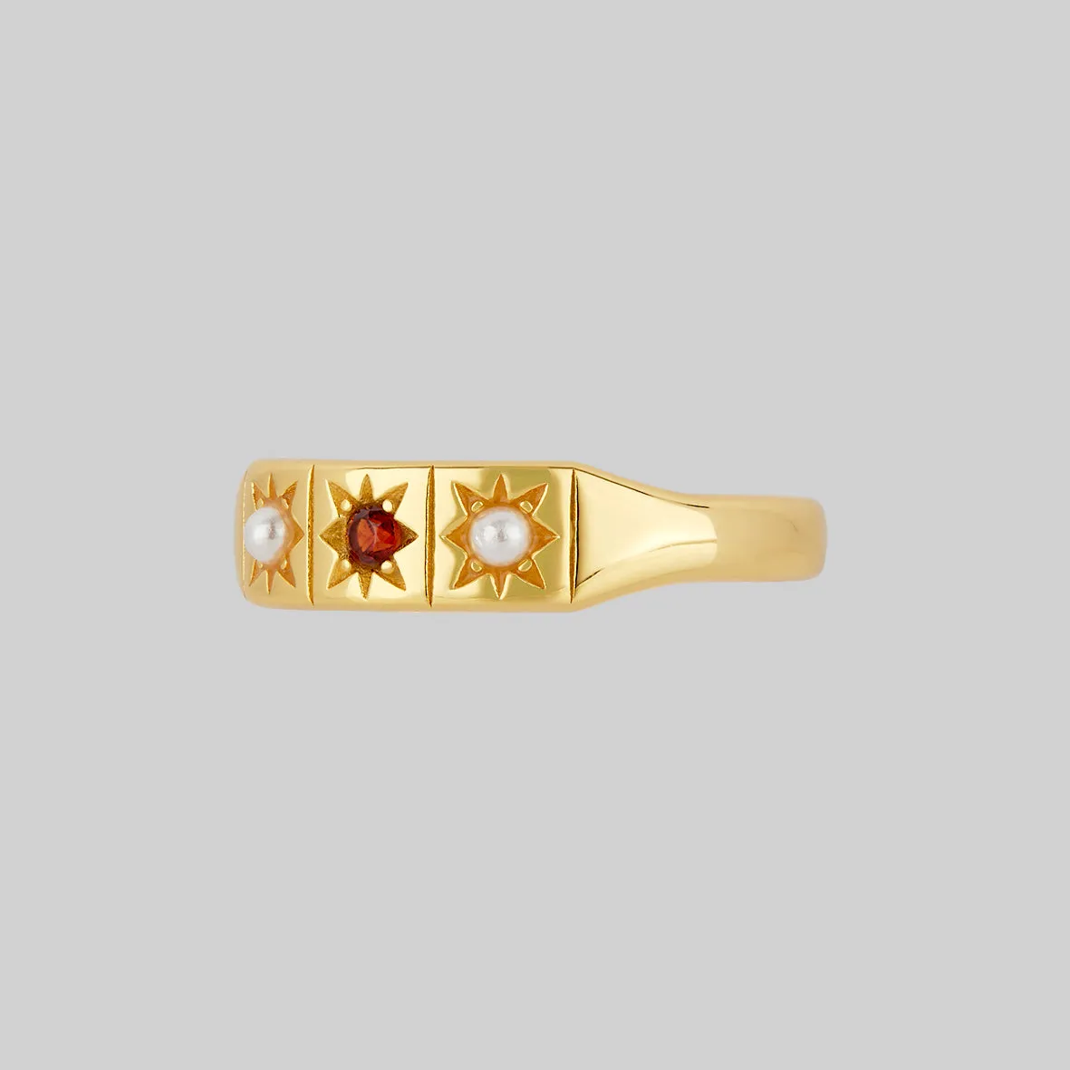 MARY. Garnet & Pearl Trilogy Ring - Gold