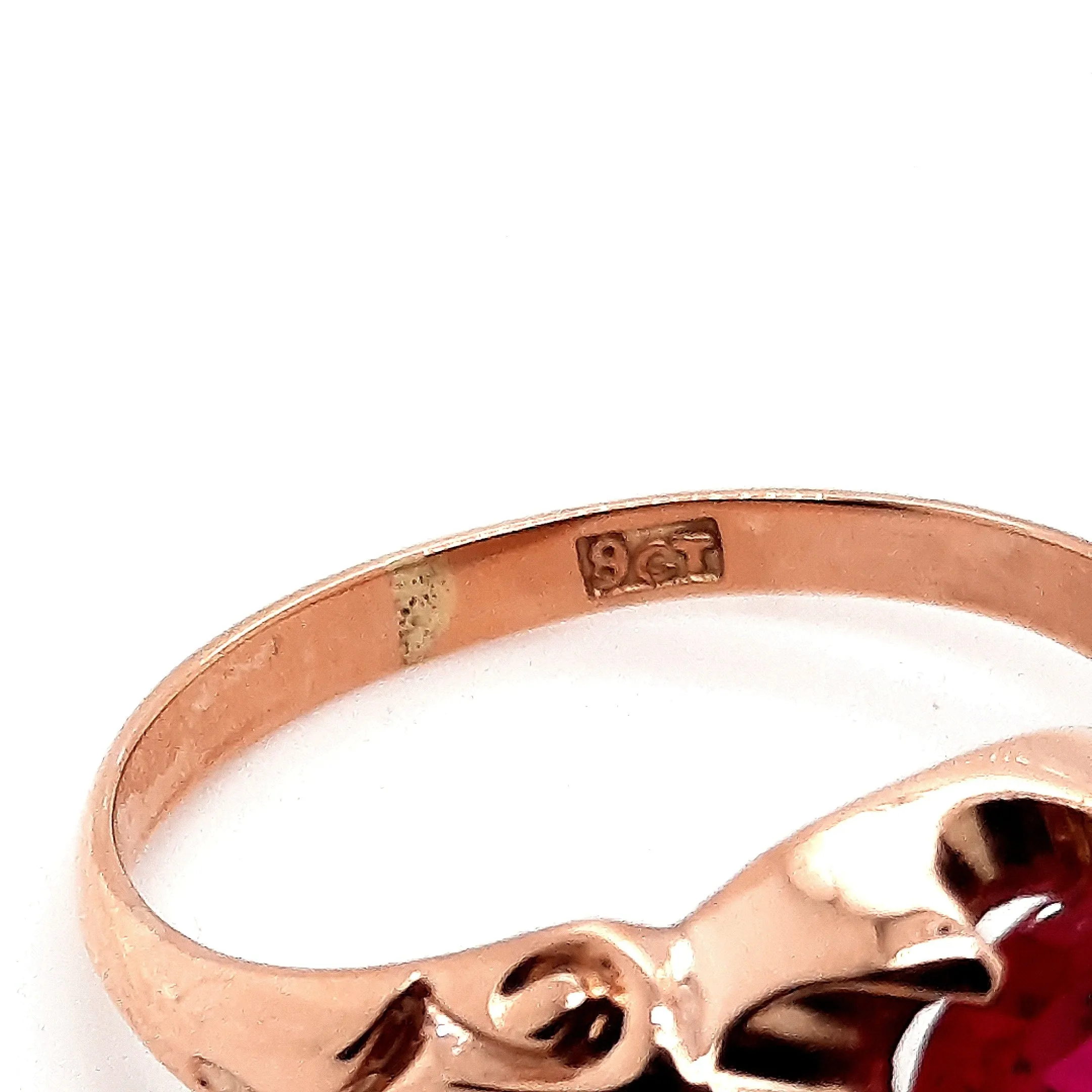 Ruby Yellow Gold Ring with Patterned Shoulders