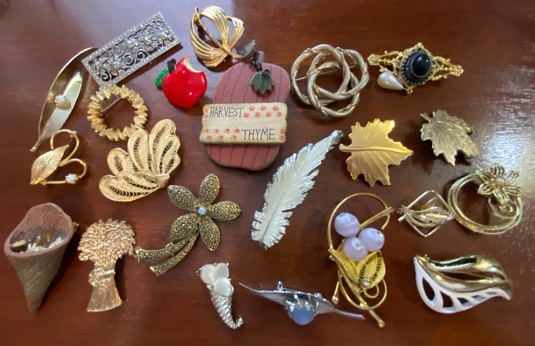 Vintage to Now HUGE Brooch Pin Lot Gold Tone Victorian Faux Pearl
